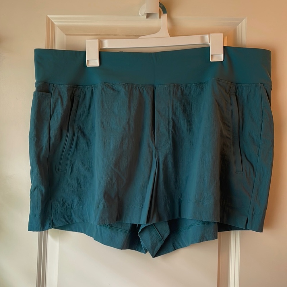 athleta trekkie north short teal blue